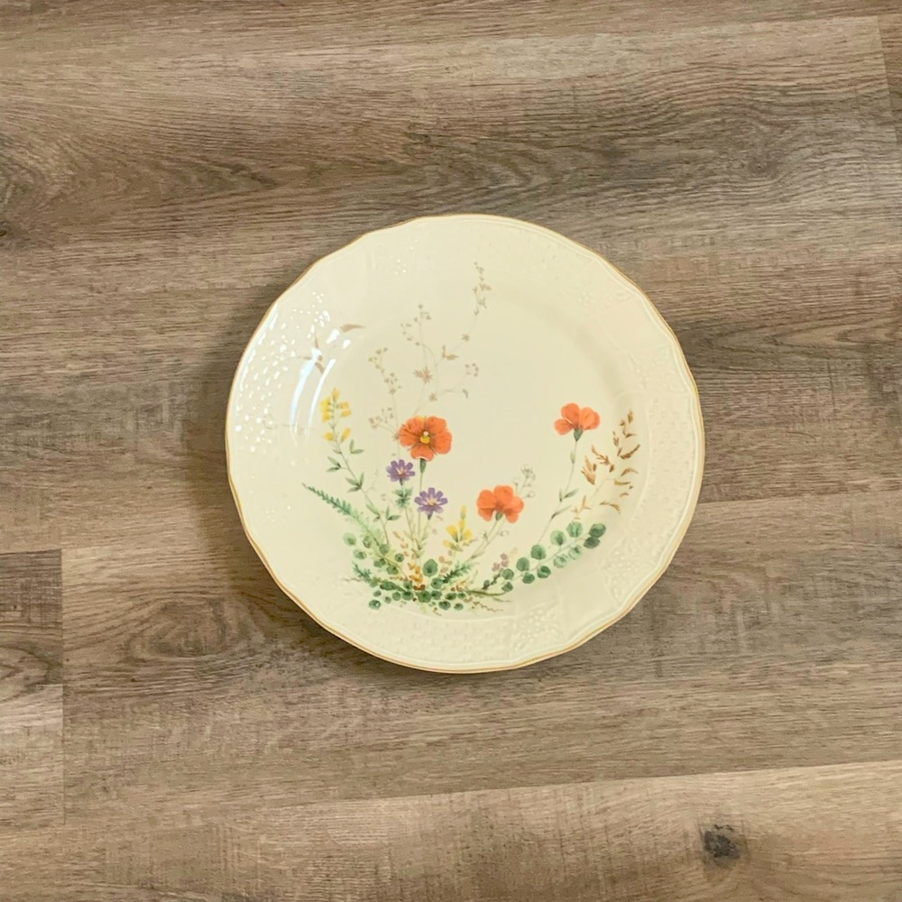 Gorgeous Vintage Mikasa Margaux Round Serving Platter Fine Ivory Japan Gold trim